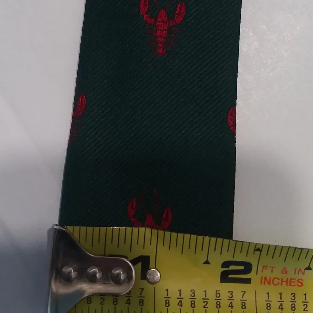 L.L. Bean Green color with embroidered RED LOBSTERS silk tie - Picture 7 of 8